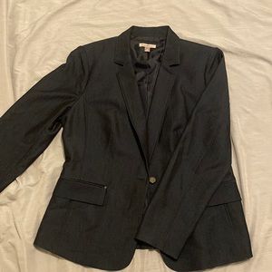 Roz & Ali charcoal gray blazer